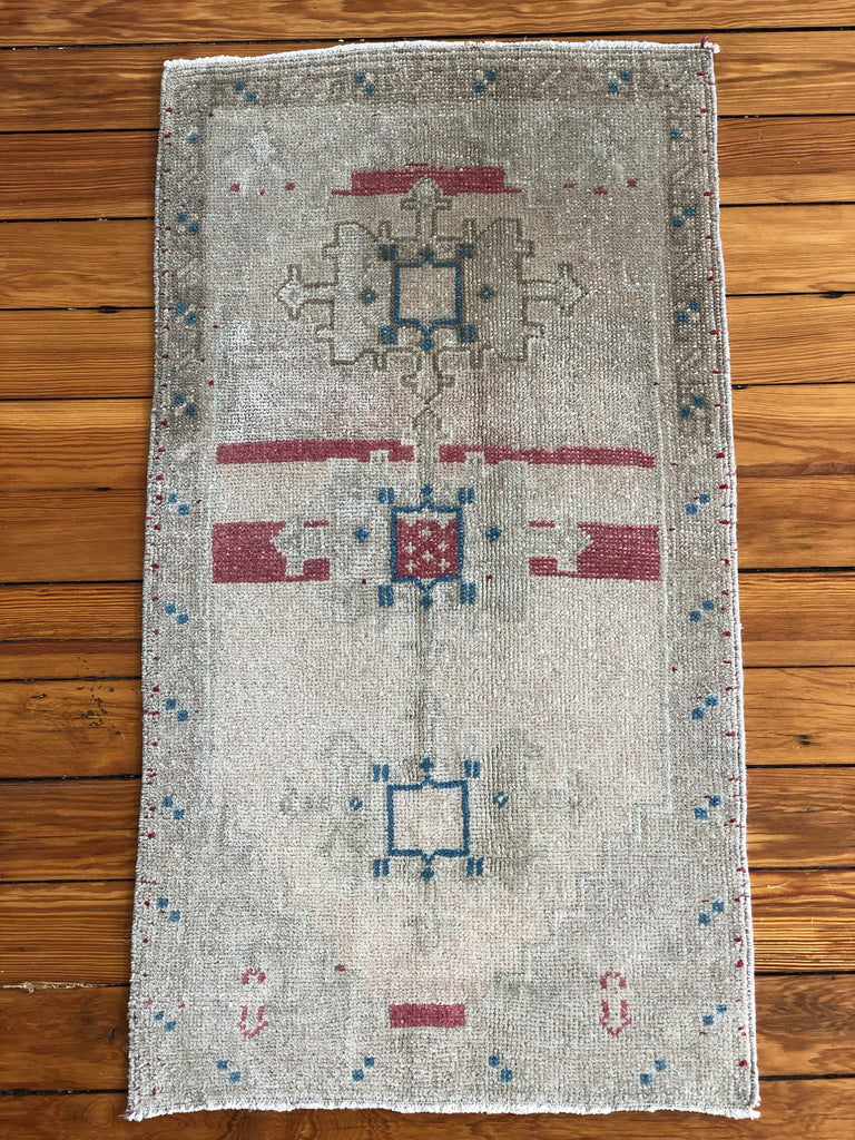 Rug 7053 30 Vintage Turkish Rug (1' 8" x 3')